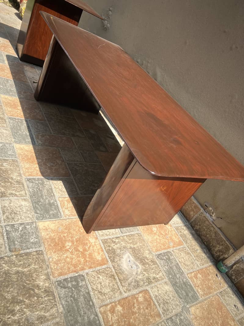 Center table plus one nesting table 0