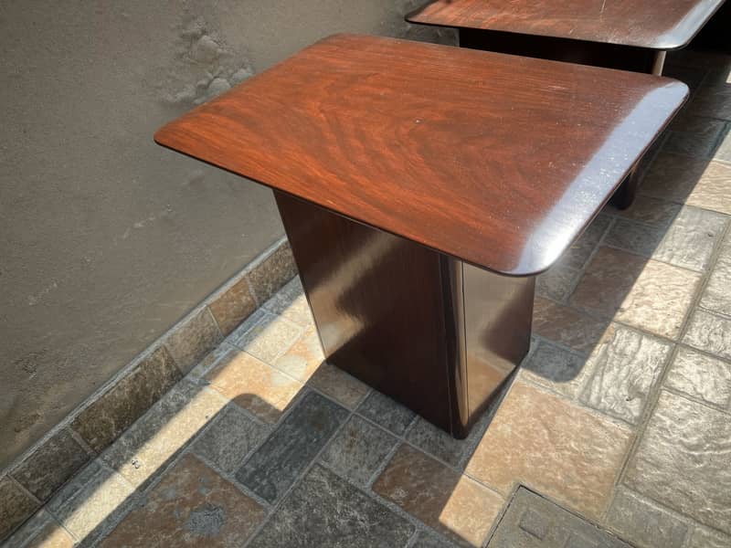 Center table plus one nesting table 1