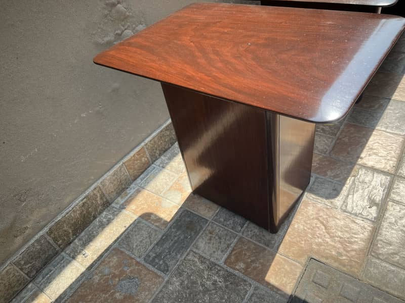 Center table plus one nesting table 5