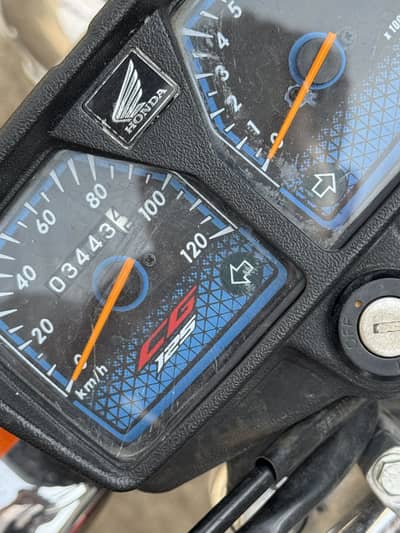 125 bike for sale total genuin ql okay 3500 driven just like new