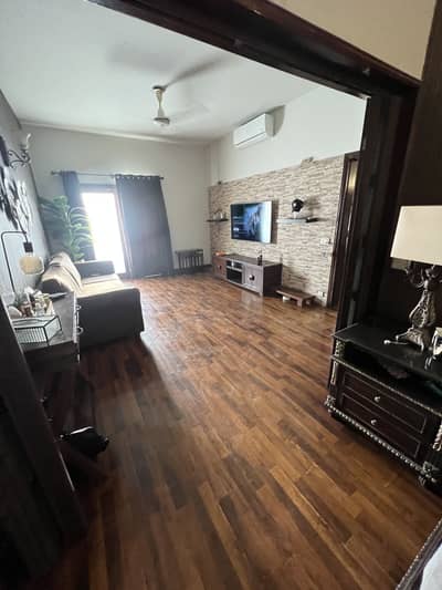 DHA Phase 4   300 SQUARE YARDS INDEPENDENT WEST OPEN BUNGALOW FOR SALE!   DESCRIPTION:  - 1+3 bedrooms, drawing room, proper dining room, lounge, kitchen  - Much upper from road level, elevated position  - 2 cars parking space, servant quarter and w