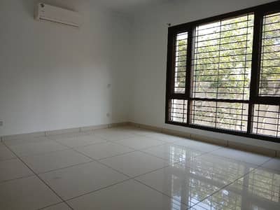 Luxurious 500-Yard Bungalow for Urgent Sale   Location: Khayaban-e-Abbasi, Phase 7