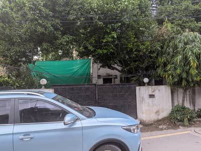 PRIME 2 KANAL PLOT FOR SALE IN MUSLIM TOWN (Salik Street)