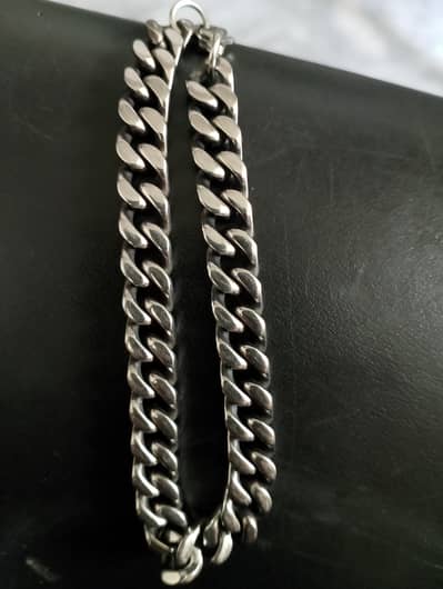 silver color chunky chain bracelet