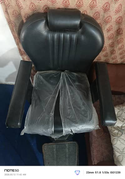 Salon Chair / Parlour Chair– Good Condition