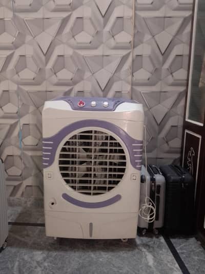 Cooler in very good condition. Nearly used 2 months.
