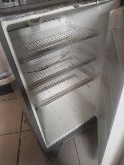 Dawlance medium size ok urjant sale need money