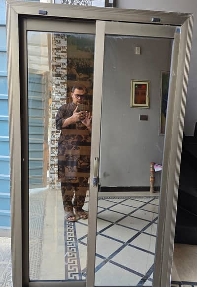 Alimum window gary clour