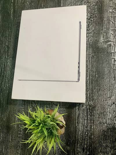 Macbook Air  M3 2024 15inches 16gbRAM/256GBSSD