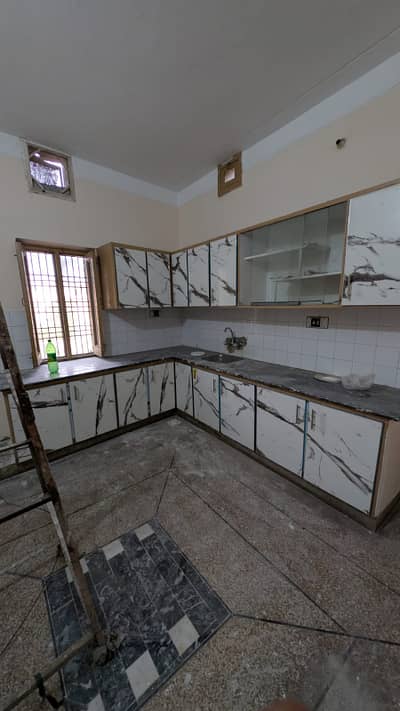 10 MARLA HOUSE FOR RENT SEPREAT UPER PORTION MADINA TOWN NEAR SUSAN ROAD