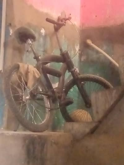 yeh cycle bilkul. thk hai bus aik masla hai speechle gararri Sahi nahi