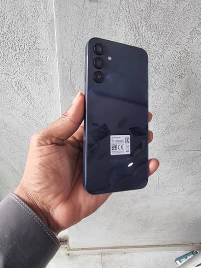 Samsung A15 6 128 condition 10.10 hy 5 maa kee warranty ha box bee hy