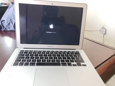MacBook Air 13-inch (2017) | 8GB RAM | Core i5 | macOS Catalina