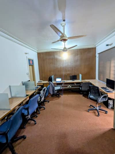 Co working / Desk Sharing Space Gulshan in Just 6000 PKR