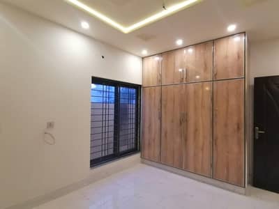 Highly-Desirable 10 Marla House Available In Gulshan-E-Ravi - Block E