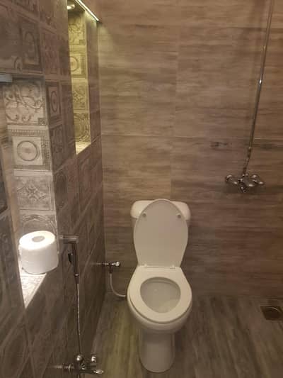 10 marla Upper portion available for rent wapda Town ph1 block G3