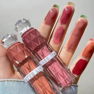 Sheer Finish Multicolor Lip Gloss for Bold Lips.