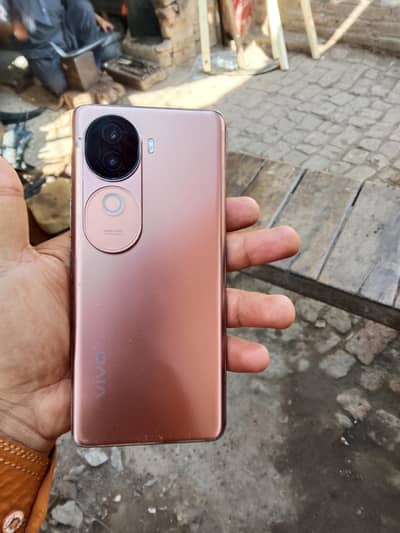 vivo v40e official pta box charger sath hai