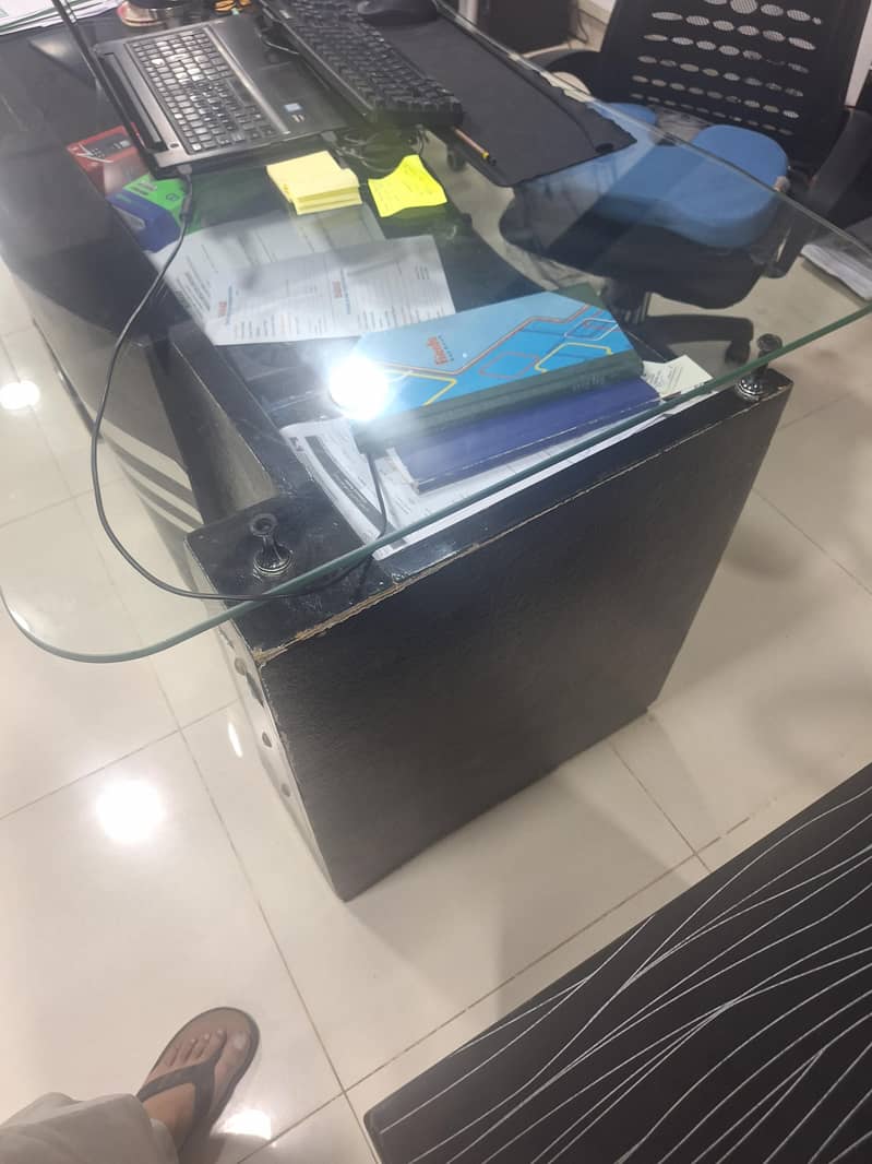 executive glass table 2