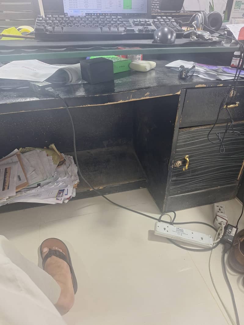 executive glass table 3