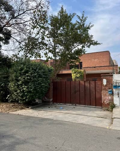 One Kanal Used Modern Design Bungalow For Sale At Prime Location Of DHA Lahore Near To Park Masjid & Commercial Market.