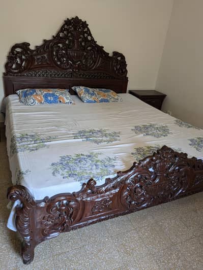 Bed set in Chinioti wood