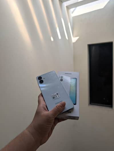 samsung galaxy A06 4/128 ladies hand used
