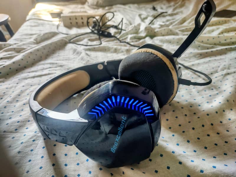 WIRED HEADPHONES/Mic 1
