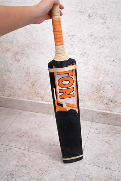 Tennis ball bat _ weight 834g _ coconut wood _ 20 days used