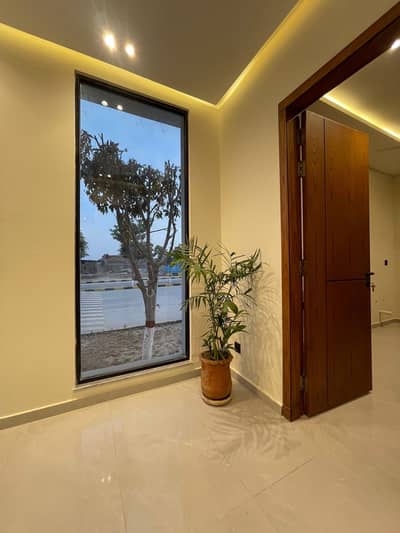 Main Boulevard Corner House ! For Sale