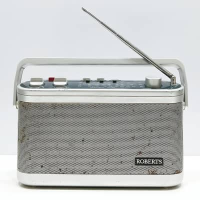 Vintage Roberts R9954 Classic Portable 3-Band Silver Radio (FM/MW/LW)