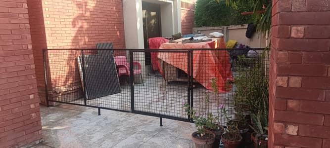 Fence / Grill/ Partition