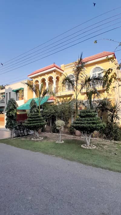 4 YEARS OLD 11-MARLA ELEGANT AND SUPER HOT LOCATED BUNGALOW IS AVAILABLE IN THE BEST BLOCK OF DHA LAHORE.