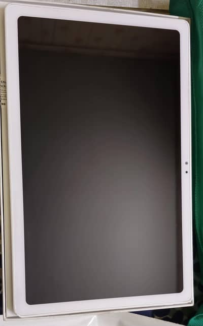 Samsung Tab A7 32gb storage silver colour with box andoriginal charger