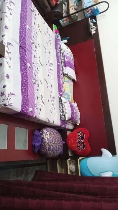 complete kingsize bedset in used but good condition