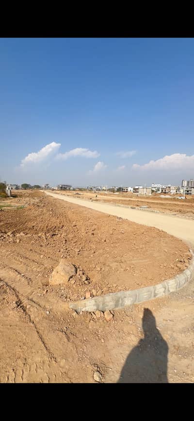 Corner 7 Marla Solid Land & Sun Face Plot in 900 Series, C-Block, Gulberg Residencia, Islamabad