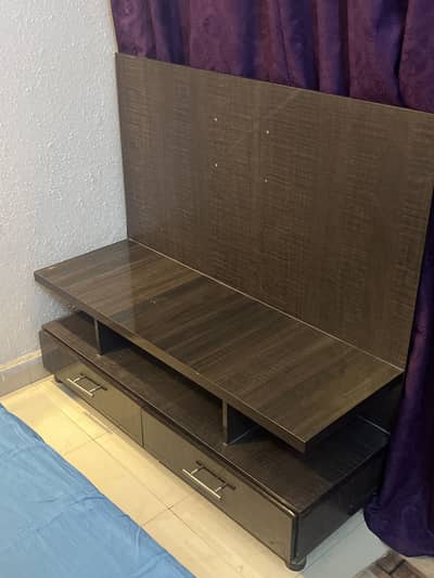 Wooden LED / LCD TV Stand with Storage – Good Condition