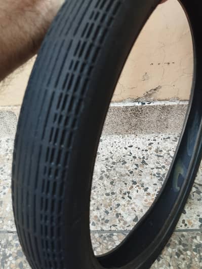 CD. . . 70. . . . . Front tyre good condition, with tube service ki