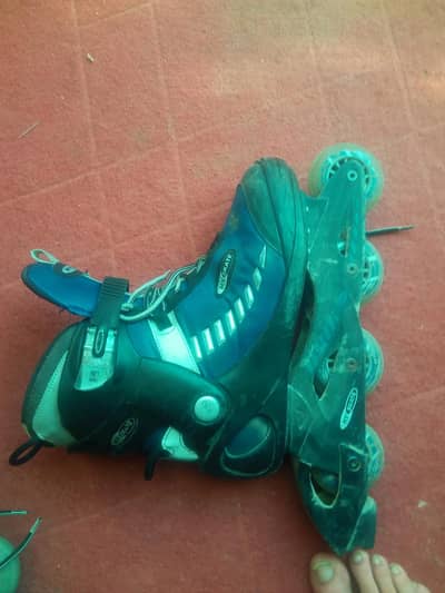 Skating Shoes Slightly used like new.
