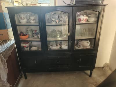 Used Solid Wood Showcase Table – 4.10ft x 5ft