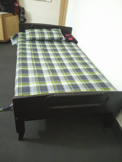 single bed made of pure sheesham for sale