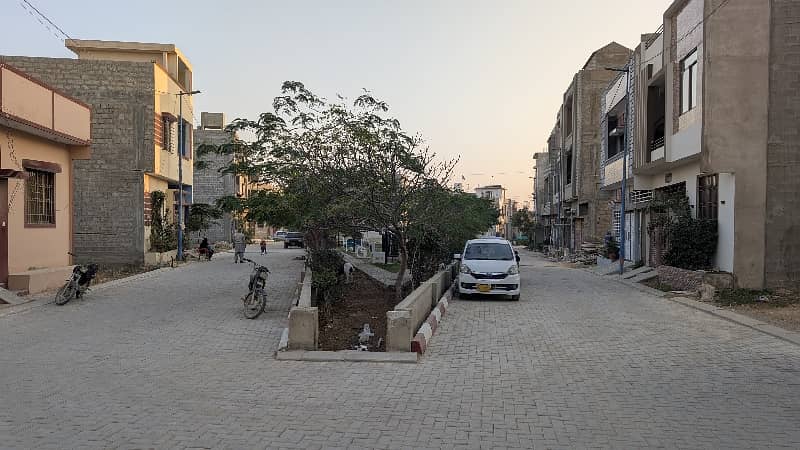 Executive Block 80 Yards Plot 1