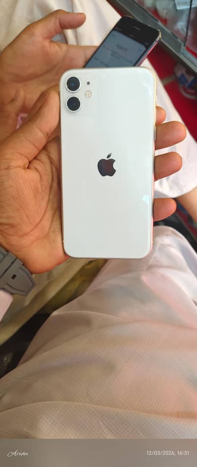 I phone 11 PTA approved dual SIM phycal 64 HB