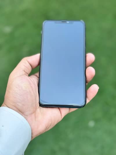 Iphone 11 pro max + 256 gb + pta Approved