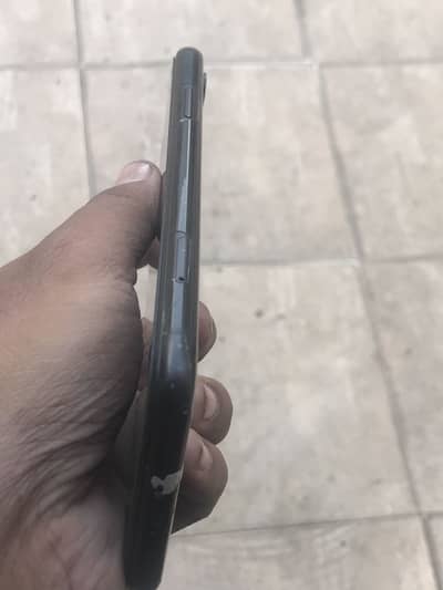 Iphone xr for sale in just 20’000