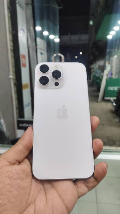 16 pro max white titinium 99 battery Canada