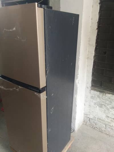 Refrigrator 9149-WB E Chrome Refrigrator  - 9 Cubic Feet, Golden like