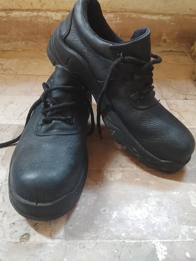 Men's comfortable leather long ankle boots.