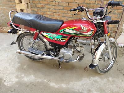 2021-2022 ماڈل ہے موٹر سائیکل ارجنٹ سیل کرنی ہے پیسوں کی ضرورت ہے