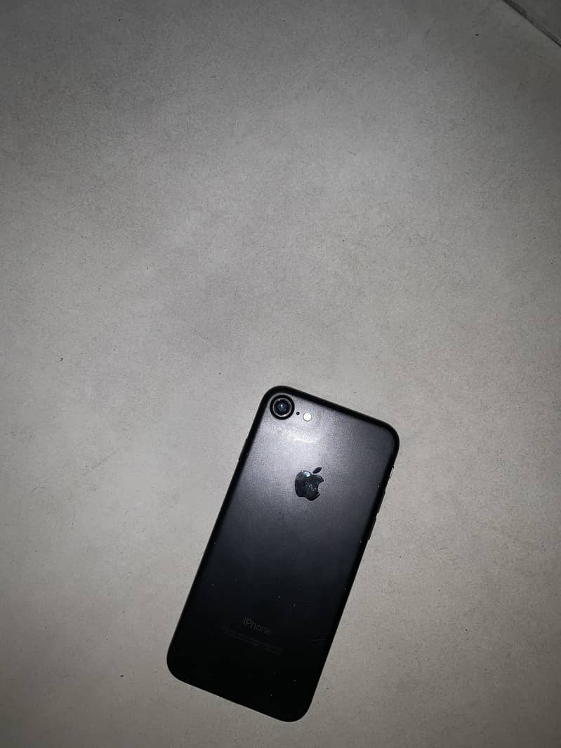 Apple iPhone 7 0